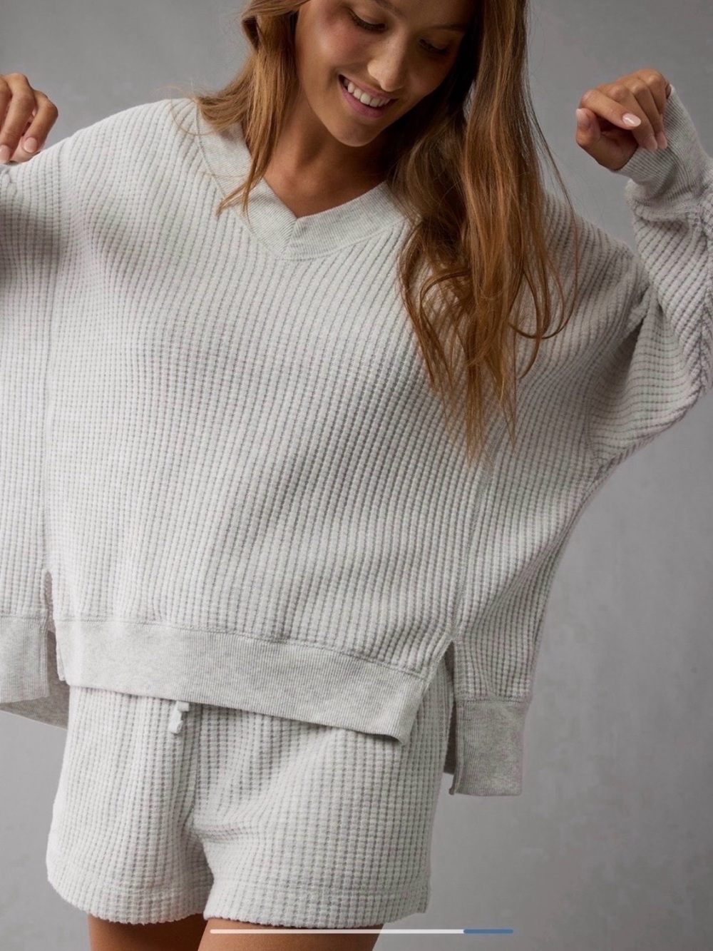 American Eagle Outfitters Light Gray Waffle-Knit V-Neck Sweater - Picture 3 of 6